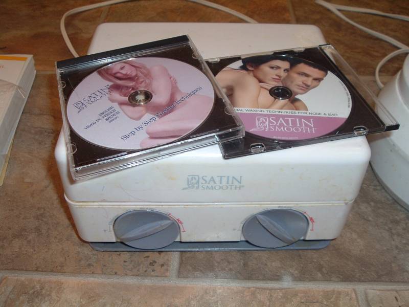 lot 355 image: Double Wax Pot  2 Discs