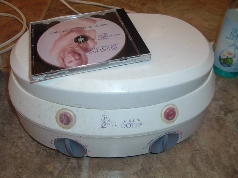 lot 356 image: Double Wax Pot  1 disc