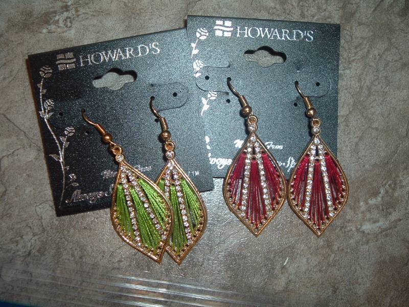 lot 369 image: Earrings, NEW