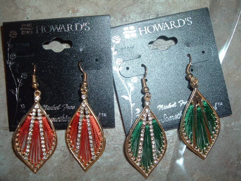 lot 371 image: Earrings, NEW