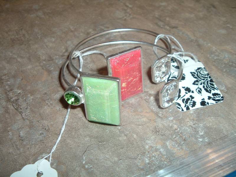 lot 373 image: Bracelets, NEW