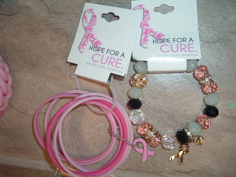 lot 378 image: Bracelets, NEW