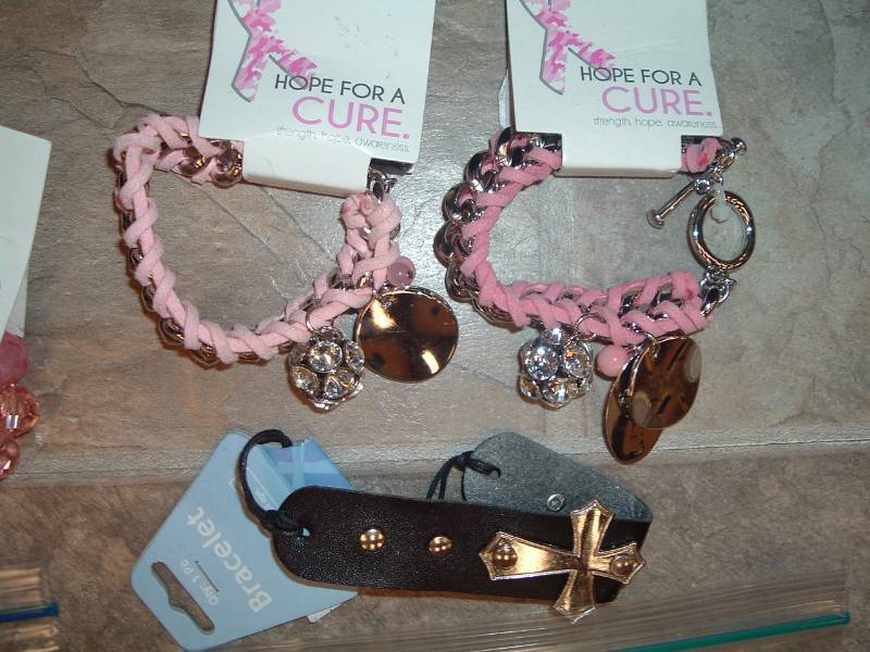 lot 380 image: Bracelets, NEW