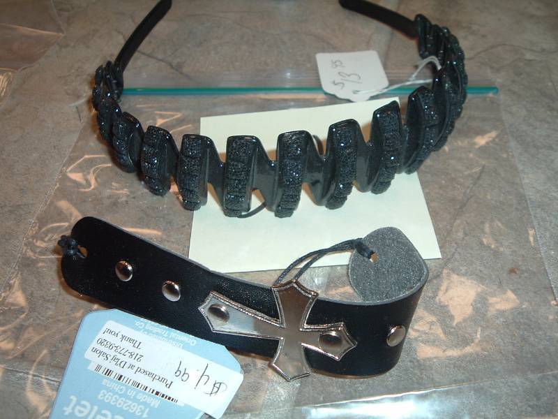 lot 381 image: Headband and Bracelet, NEW