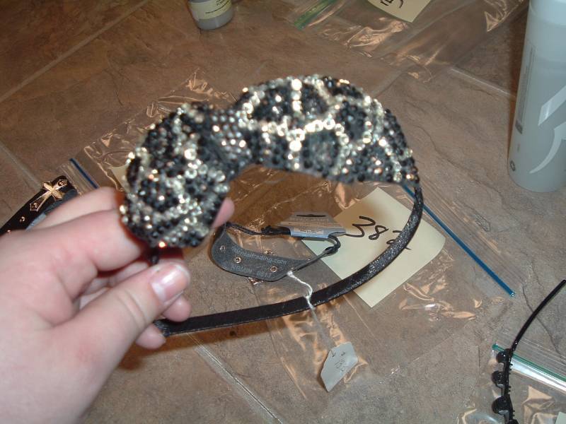 lot 382 image: Bow Headband and 2 bracelets, NEW