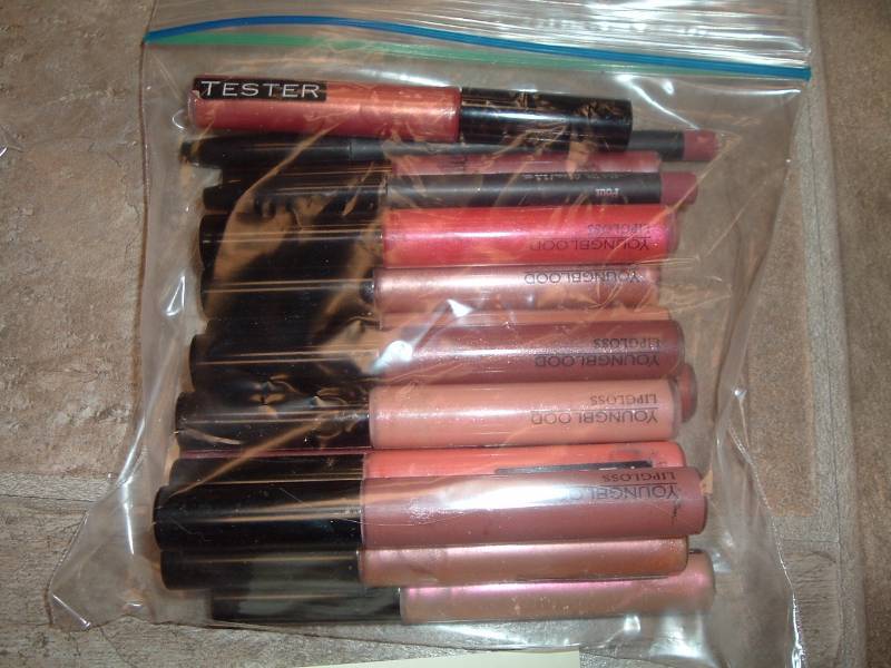 lot 392 image: Youngblood Lip Gloss  Used