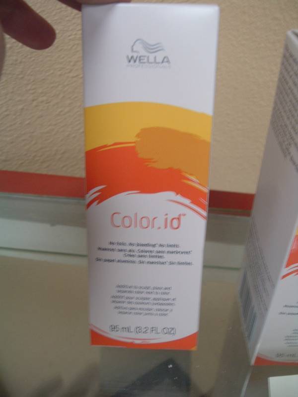 lot 421 image: Color ID  New