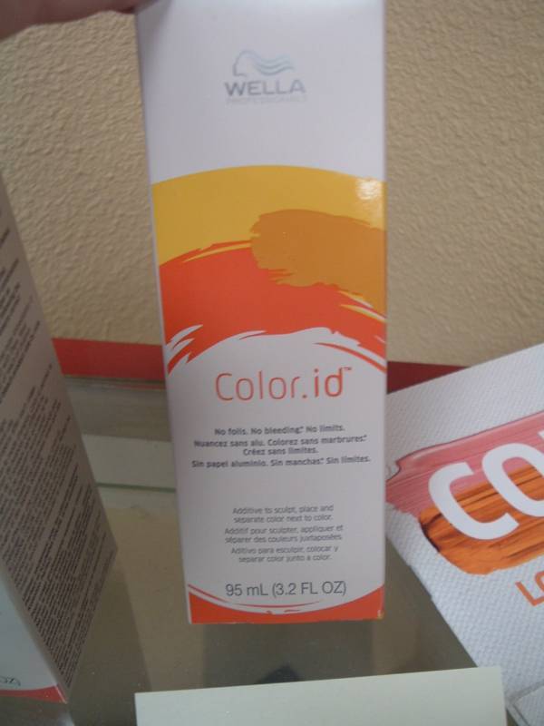 lot 422 image: Color ID  New