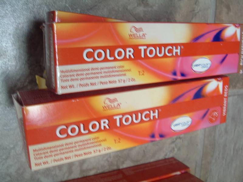 lot 437 image: Color Touch - New