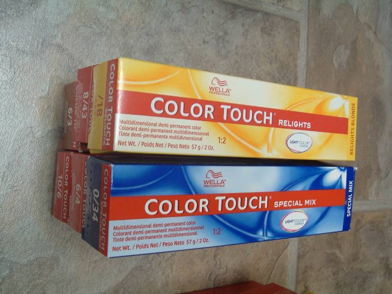 lot 439 image: Color Touch - New