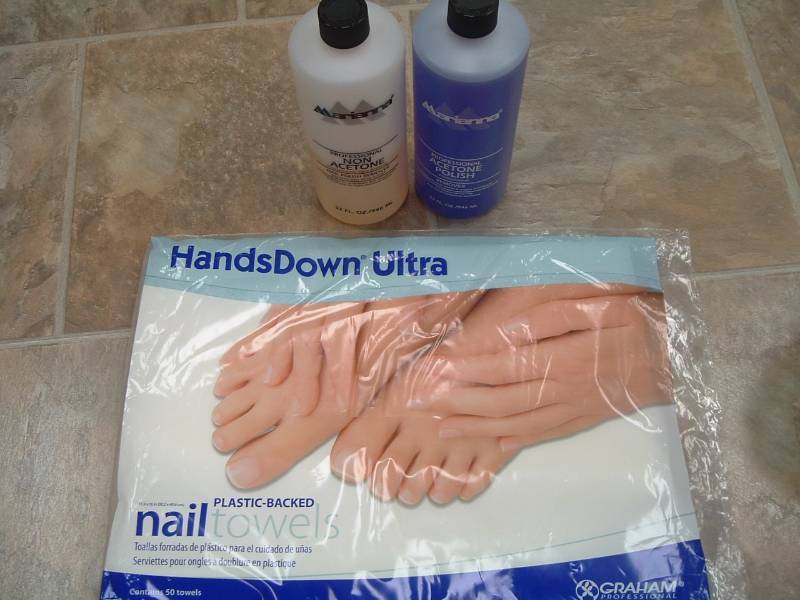 lot 452 image: Nail Towels, and polish remover.