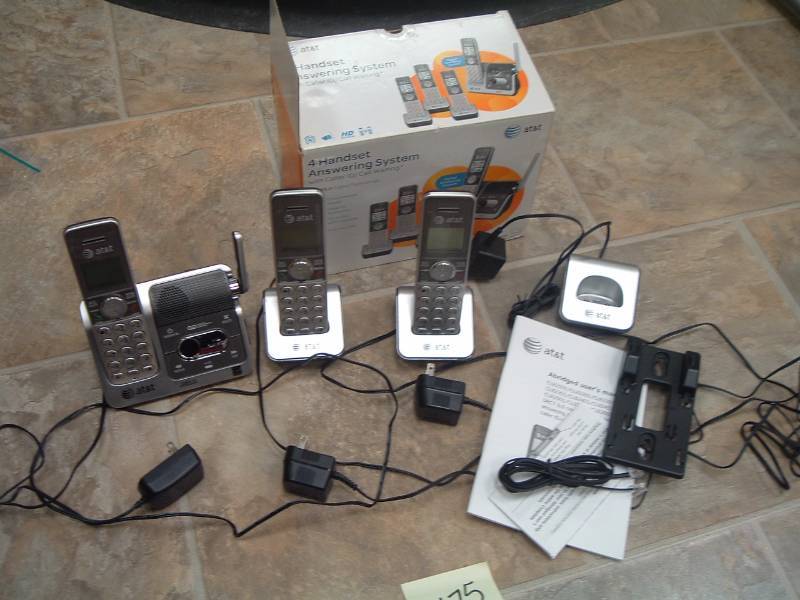 lot 475 image: Phone set