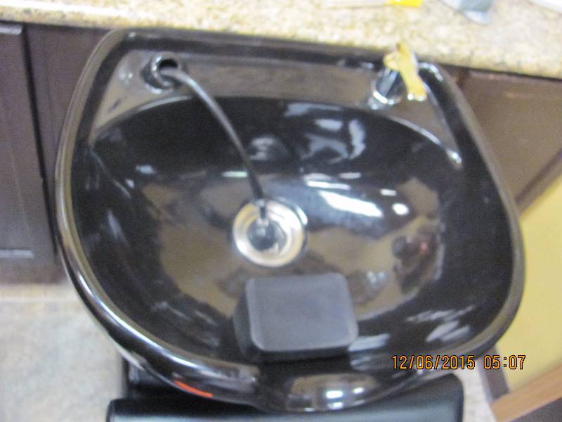 lot 19 image: Lay-back Shampoo Chair with Attached bowl