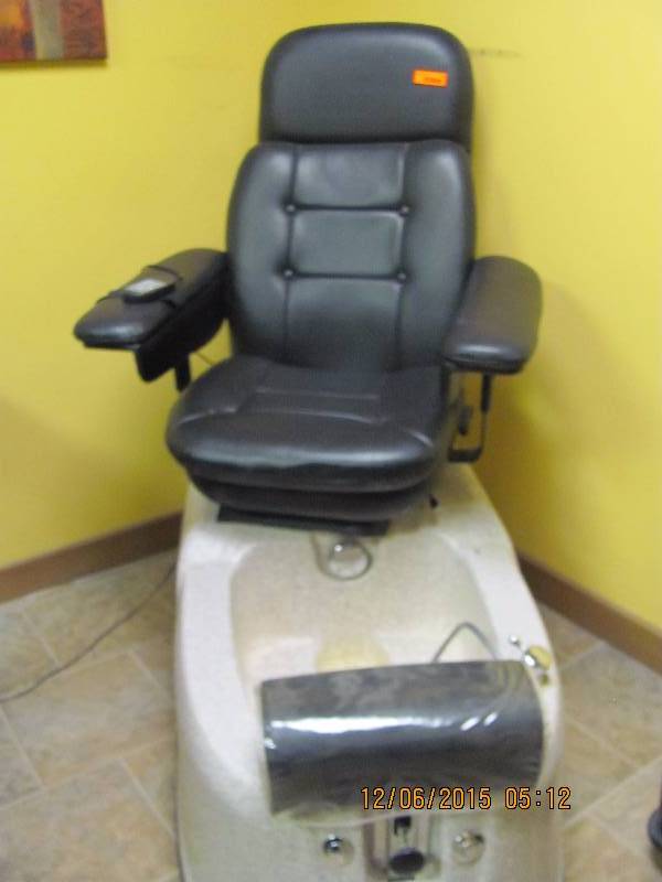 lot 25 image: Pibbs Industries Podotherapy Spa