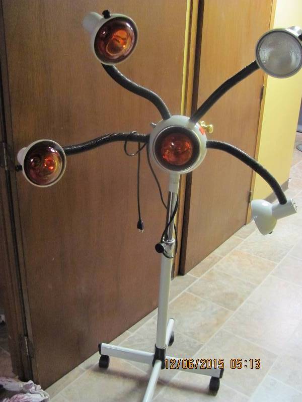 lot 26 image: Octopus Heat Lamp