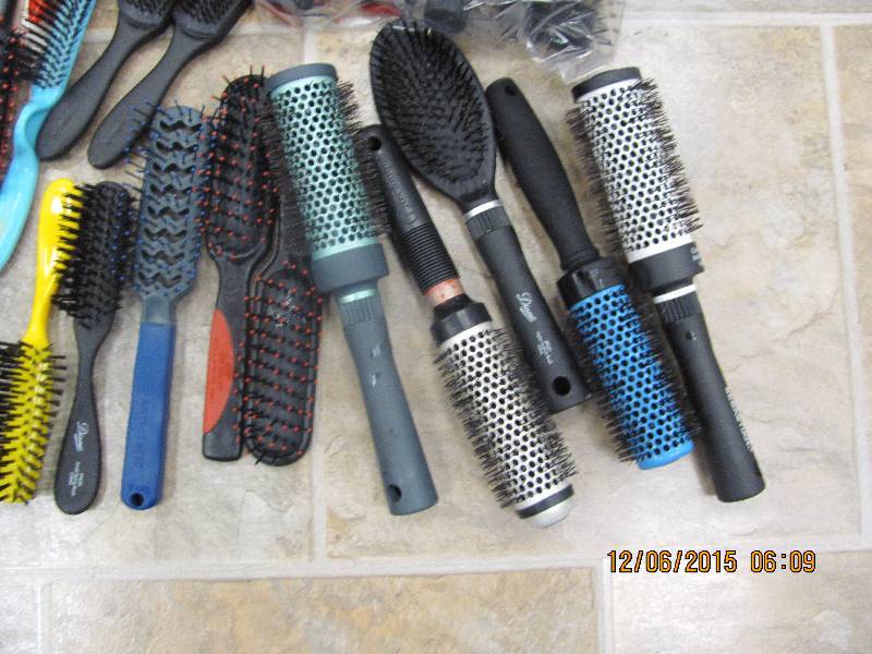 lot 48 image: Brush Bundle