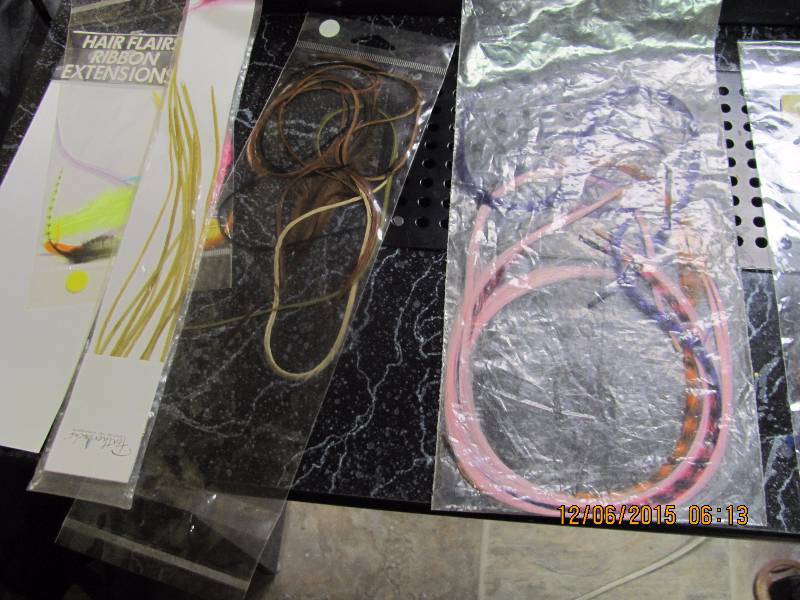 lot 52 image: Beaded Feather Set