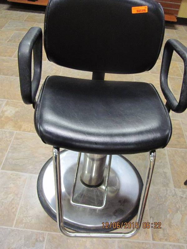 lot 54 image: Stylist Chair