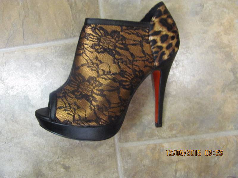 lot 61 image: Platform Heals