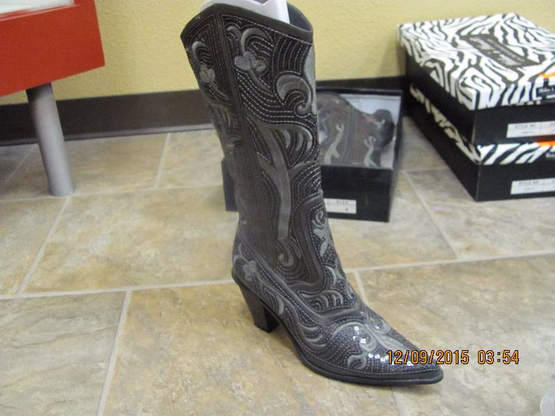 lot 63 image: Bling Boots