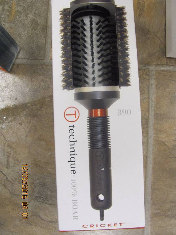 lot 81 image: Cricket Round Brush