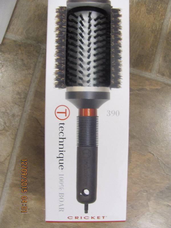 lot 82 image: Cricket Round Brush