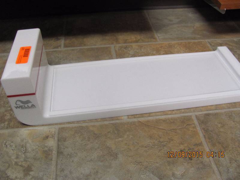 lot 117 image: Wella Shelf Display