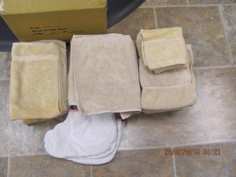 lot 130 image: Towel Set