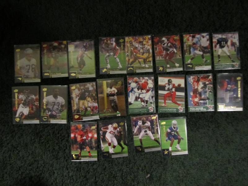 Lot of 20 football rookie cards...