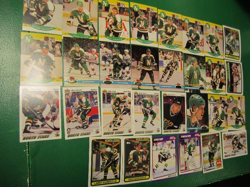 30 Minnesota North Star cards...