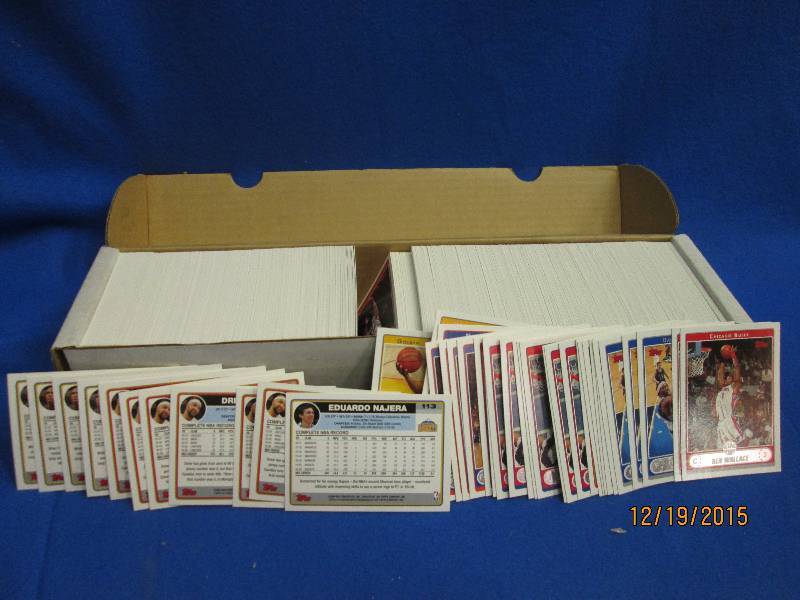 Box of 2006 - 2007 Topps basketball...