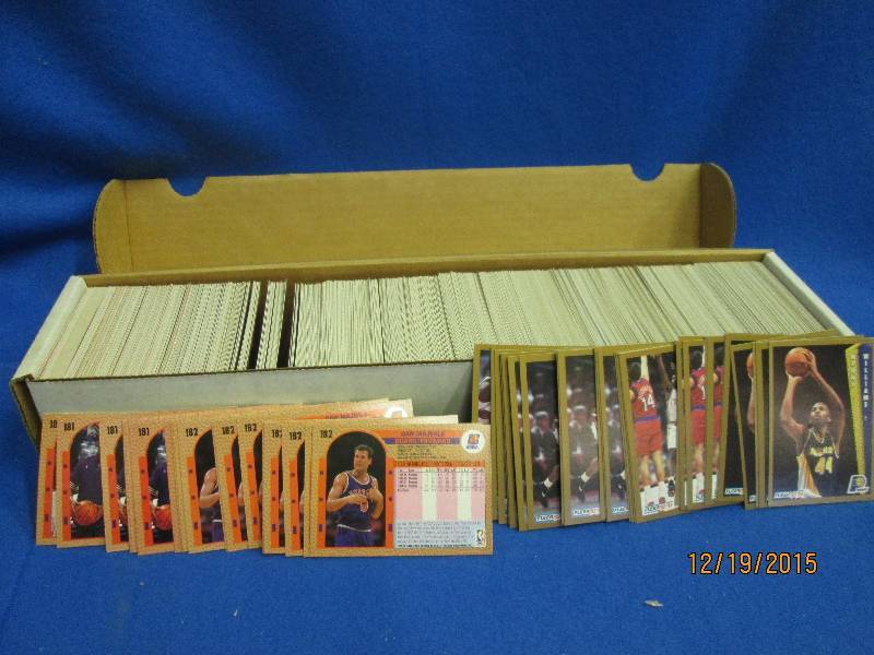 Box of 1992 - 1993 Fleer basketball...