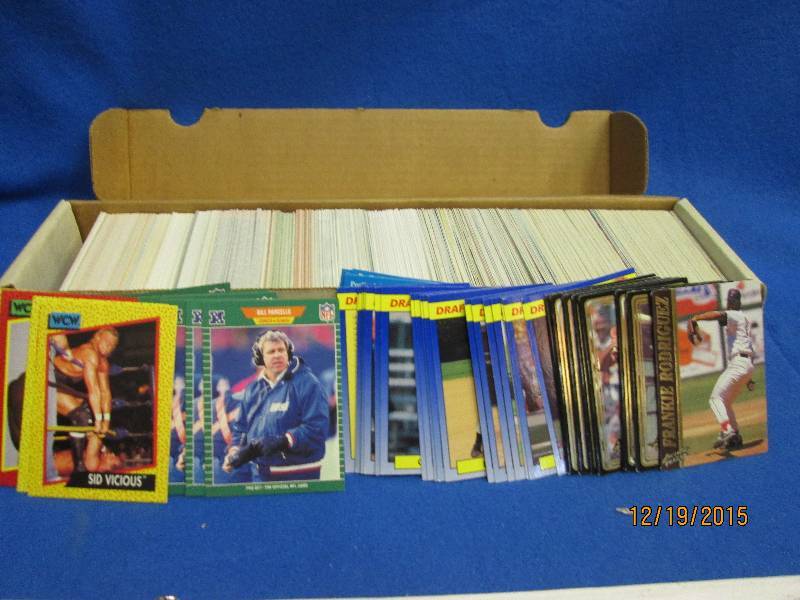 Box of mixed sports cards...