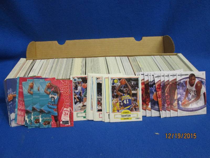 Box of mixed basketball cards...