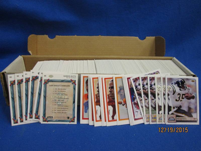 Box of 1992 Upper Deck football car...