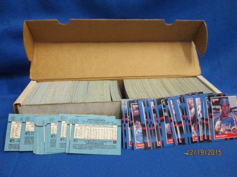 Box of 1988 Donruss baseball cards...