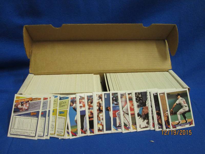 Box of 1993 Topps baseball cards...