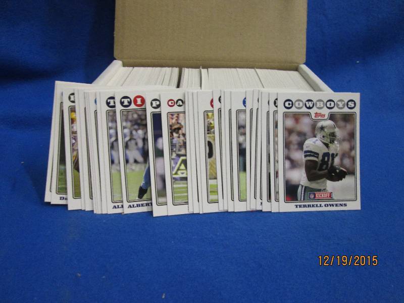 Box of 2008 Topps football cards...