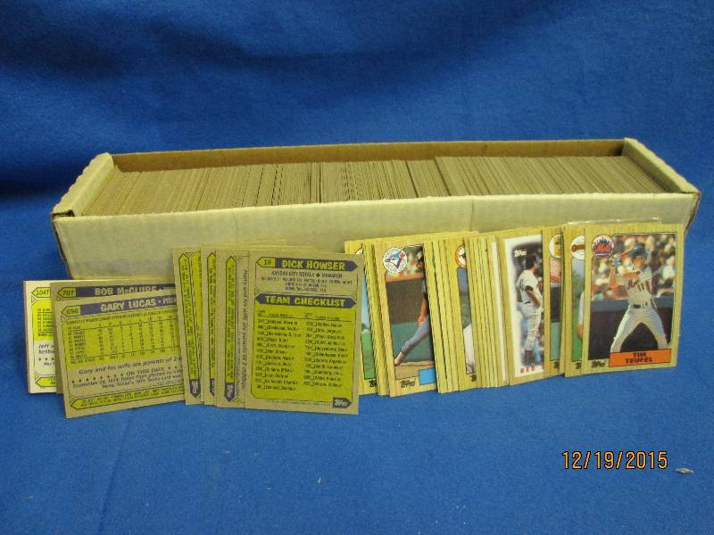 Box of 1987 Topps baseball cards...