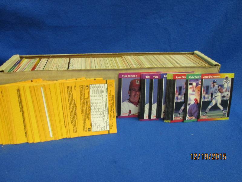 Box of 1989 Donruss baseball cards...