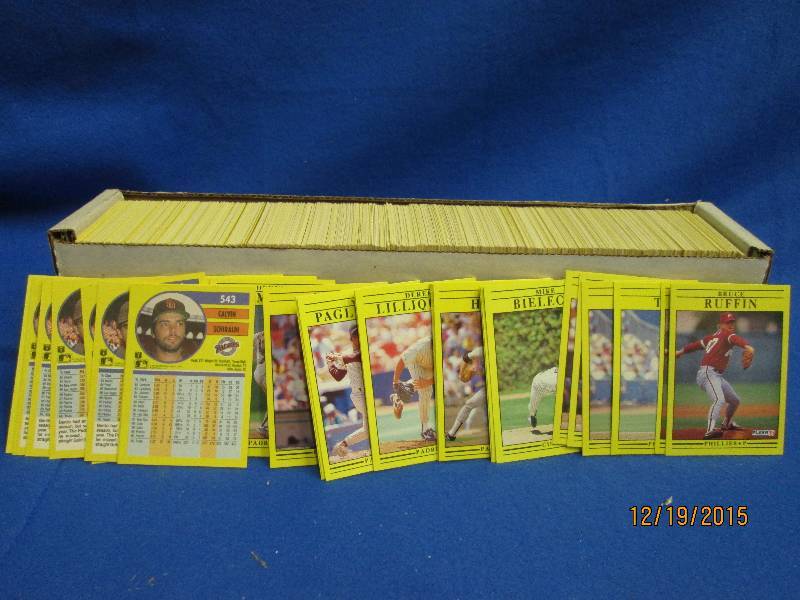 Box of 1991 Fleer baseball cards...