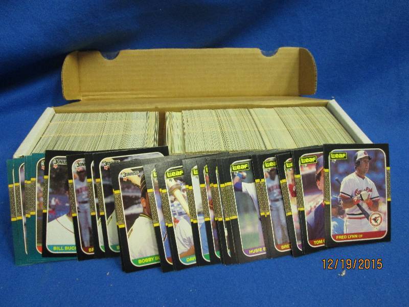 Box of 1987Donruss baseball cards...