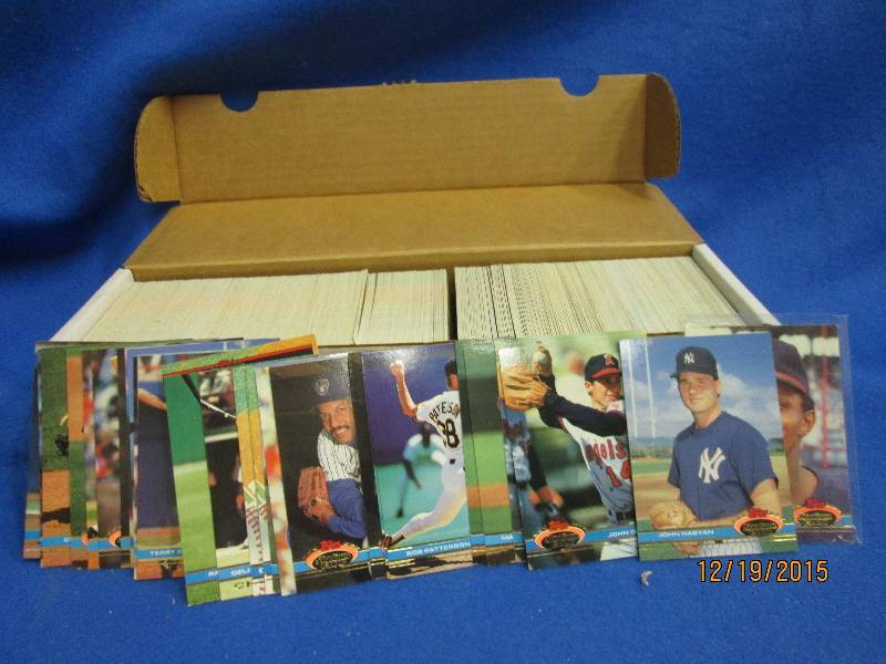 Box of 1991 Topps stadium club base...