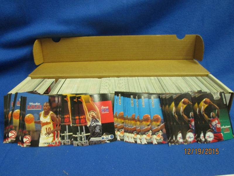 Box of 1992 - 1993 Skybox basketbal...