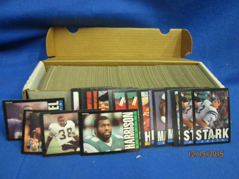Box of 1985 Topps football cards...