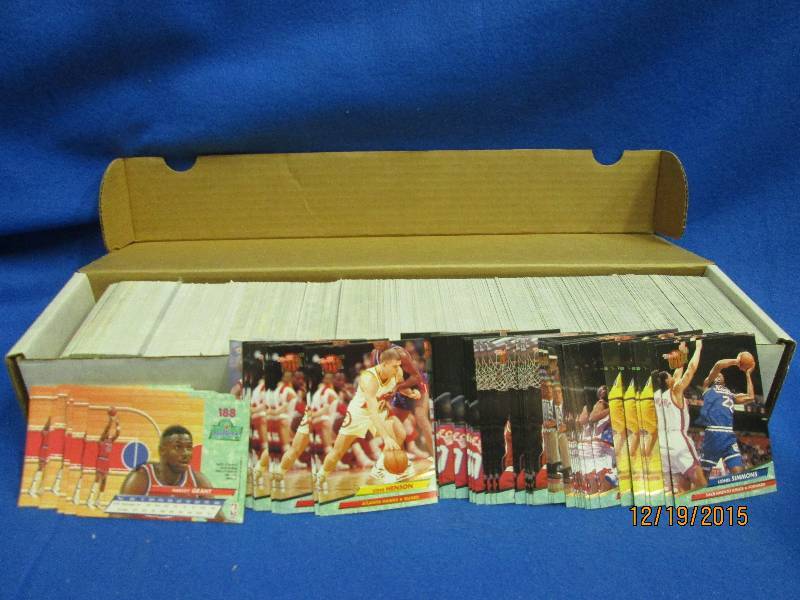 Box of 1992 - 1993 Fleer Ultra bask...