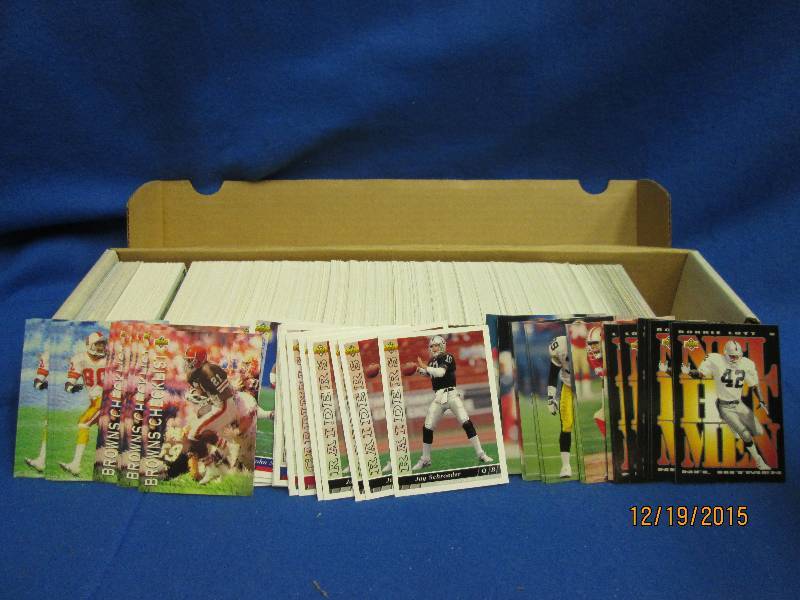 Box of 1993 Upper Deck Football car...