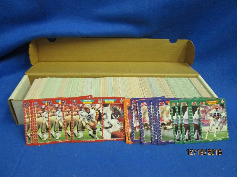 Box of 1989 Pro Set Football cards...