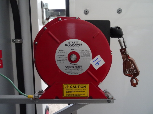 Static discharge reel for grounding