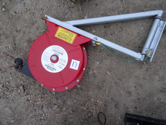 Static discharge reel for grounding